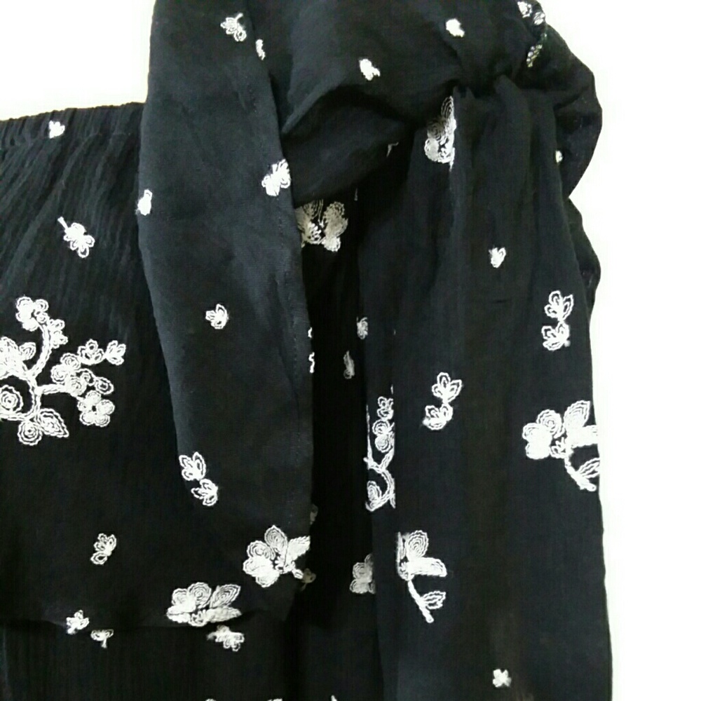 Jodifl Off Shoulder Ruffle Embroidered Tunic S - Picture 4 of 5
